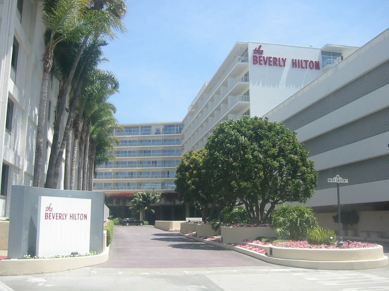 Entrance and facade of the Beverly Hilton hotel in Beverly Hills, California